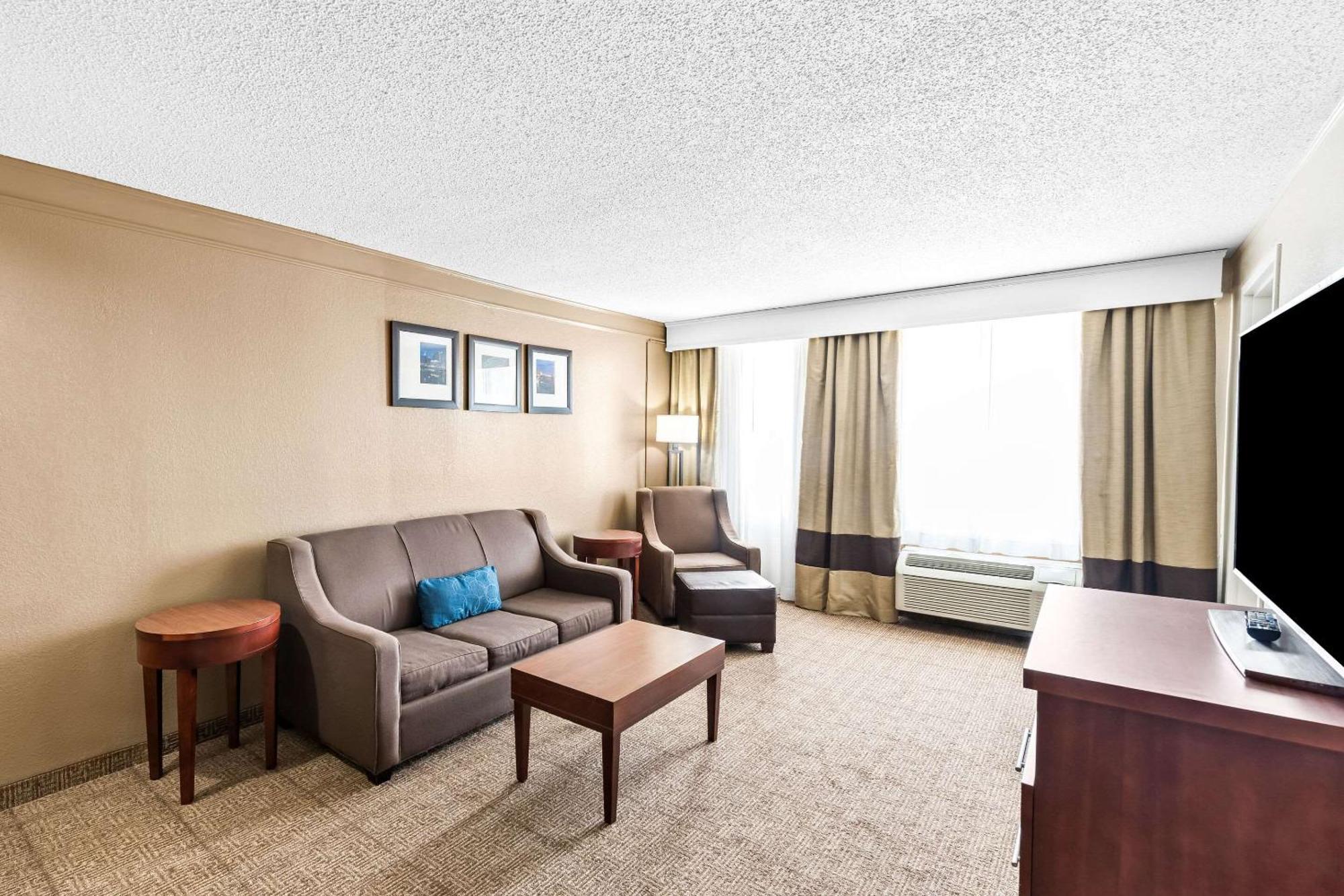 Comfort Inn & Suites Heath Exterior foto